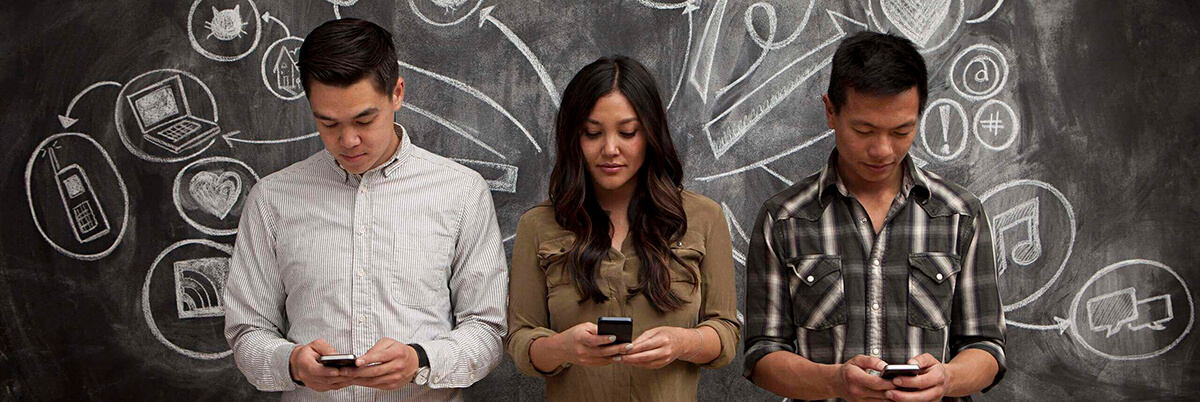 gente chateando 1 ¿Por qué el Marketing Digital es tan importante hoy?